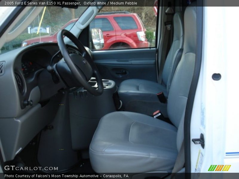 Oxford White / Medium Pebble 2005 Ford E Series Van E150 XL Passenger