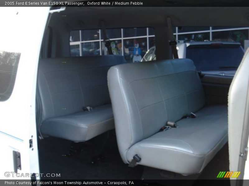 Oxford White / Medium Pebble 2005 Ford E Series Van E150 XL Passenger