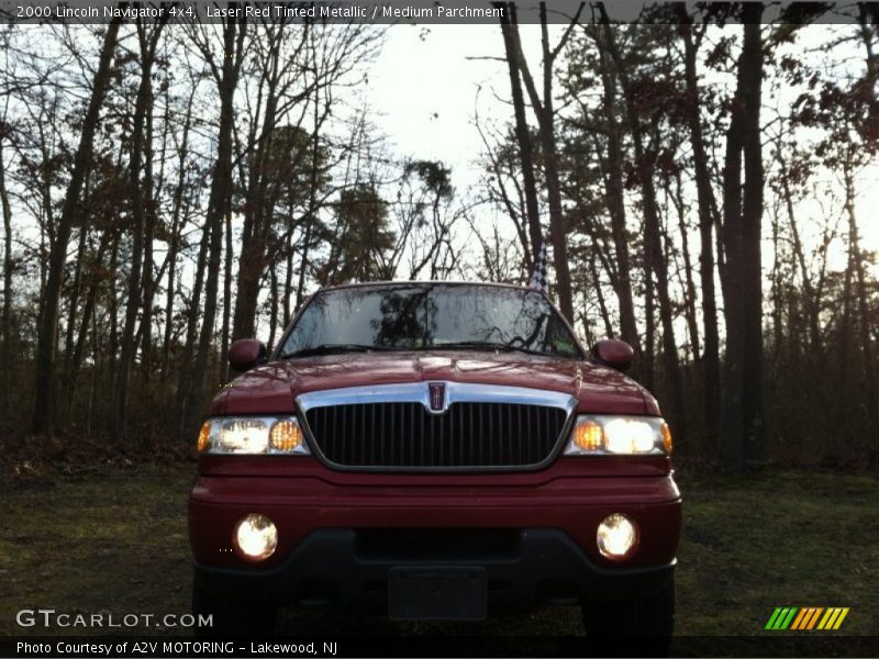 Laser Red Tinted Metallic / Medium Parchment 2000 Lincoln Navigator 4x4