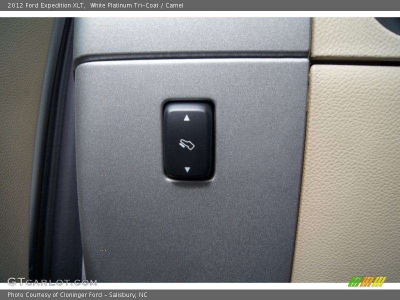 White Platinum Tri-Coat / Camel 2012 Ford Expedition XLT
