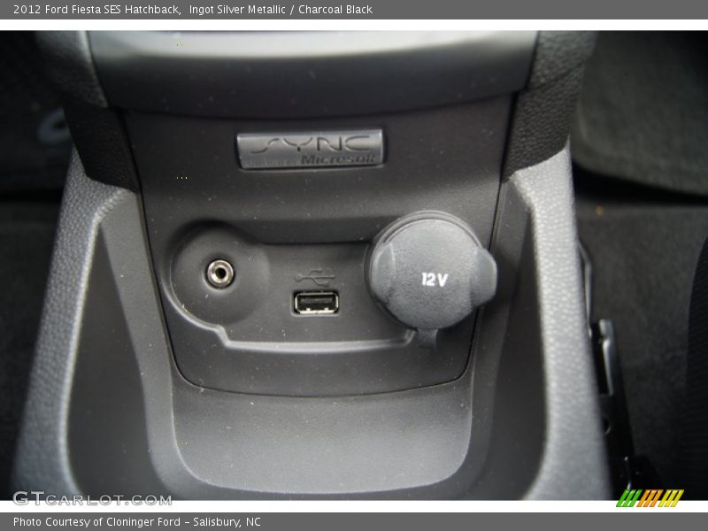 Ingot Silver Metallic / Charcoal Black 2012 Ford Fiesta SES Hatchback