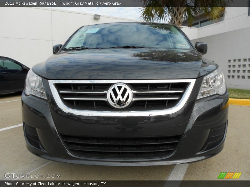 Twilight Gray Metallic / Aero Gray 2012 Volkswagen Routan SE