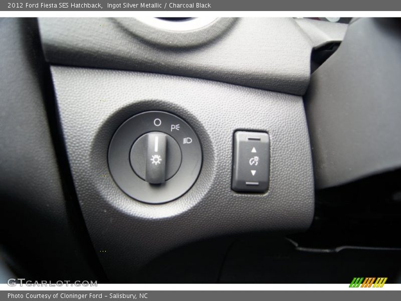 Ingot Silver Metallic / Charcoal Black 2012 Ford Fiesta SES Hatchback