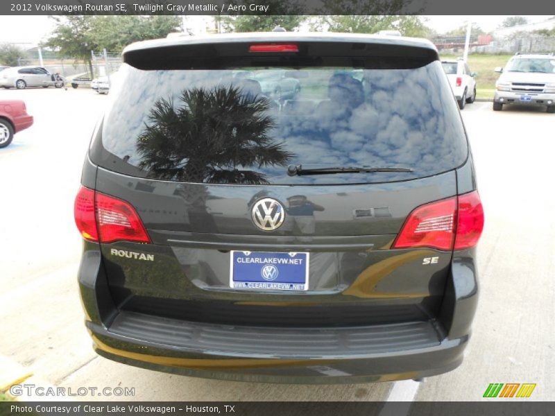 Twilight Gray Metallic / Aero Gray 2012 Volkswagen Routan SE