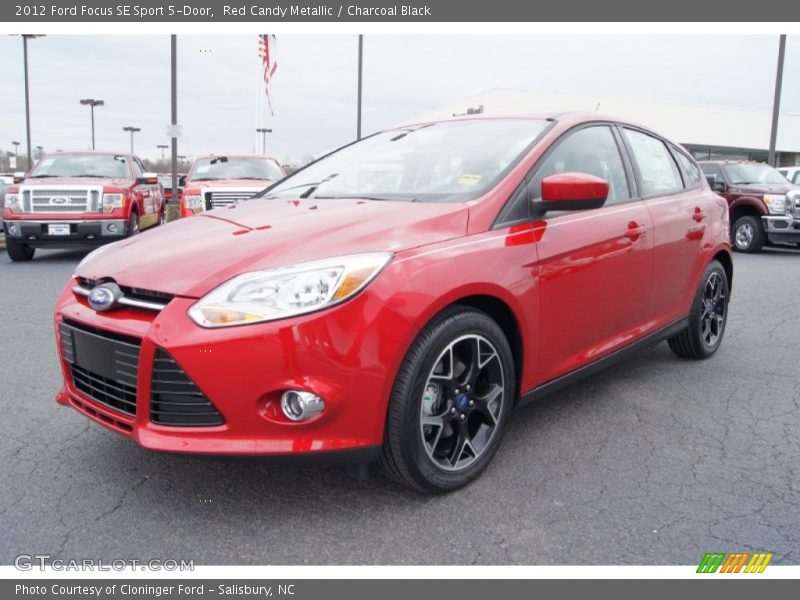 Front 3/4 View of 2012 Focus SE Sport 5-Door