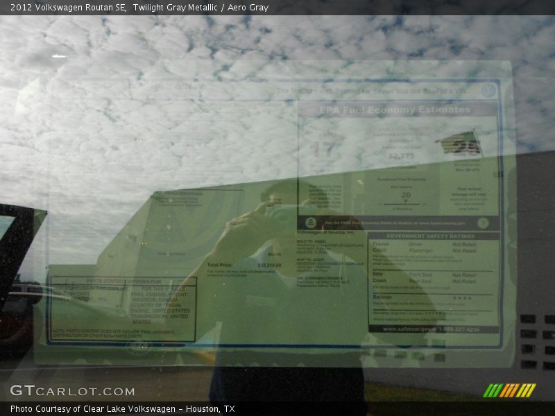 Twilight Gray Metallic / Aero Gray 2012 Volkswagen Routan SE