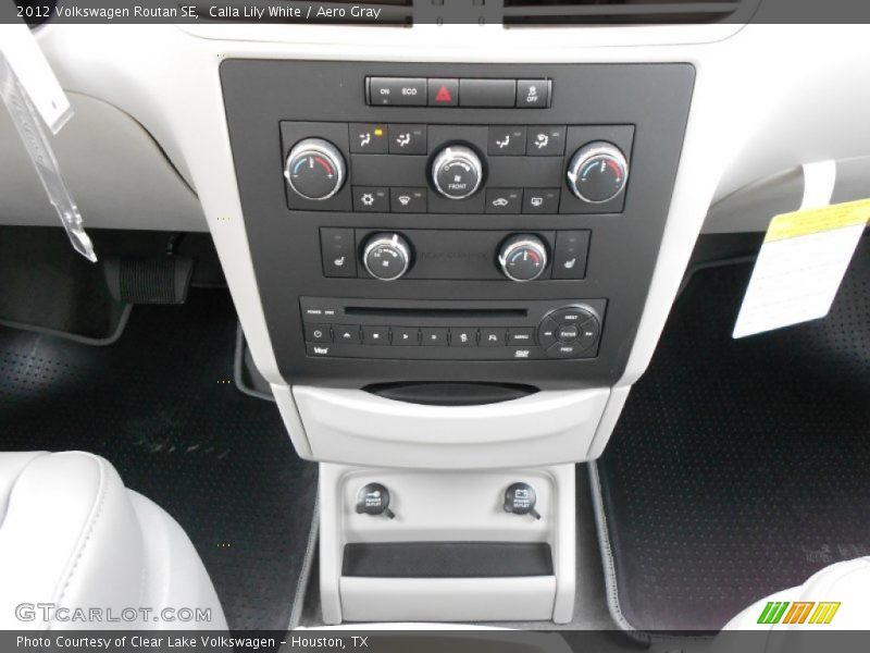 Calla Lily White / Aero Gray 2012 Volkswagen Routan SE