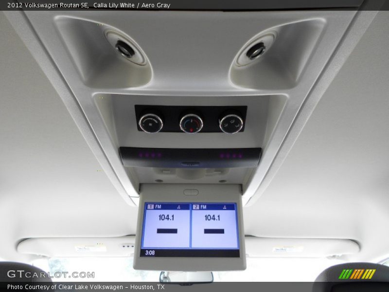 Calla Lily White / Aero Gray 2012 Volkswagen Routan SE