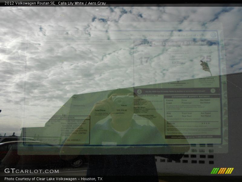 Calla Lily White / Aero Gray 2012 Volkswagen Routan SE