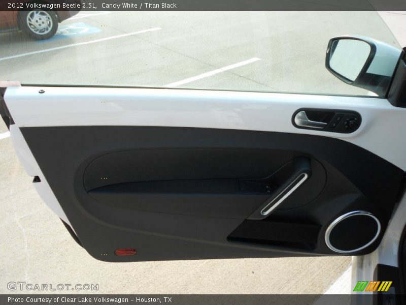 Candy White / Titan Black 2012 Volkswagen Beetle 2.5L