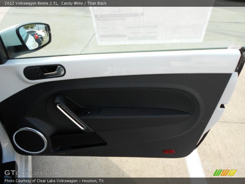 Candy White / Titan Black 2012 Volkswagen Beetle 2.5L