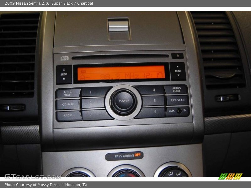 Super Black / Charcoal 2009 Nissan Sentra 2.0