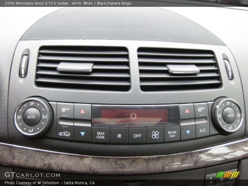 Arctic White / Black/Sahara Beige 2009 Mercedes-Benz E 550 Sedan
