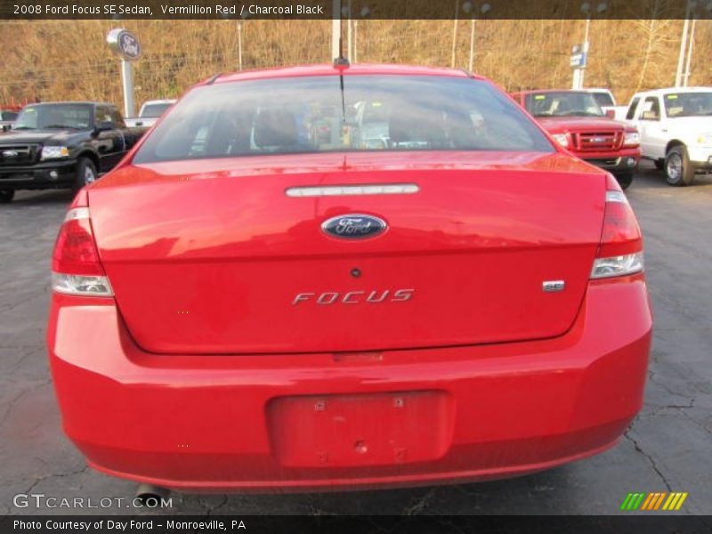 Vermillion Red / Charcoal Black 2008 Ford Focus SE Sedan