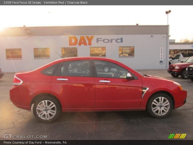Vermillion Red / Charcoal Black 2008 Ford Focus SE Sedan