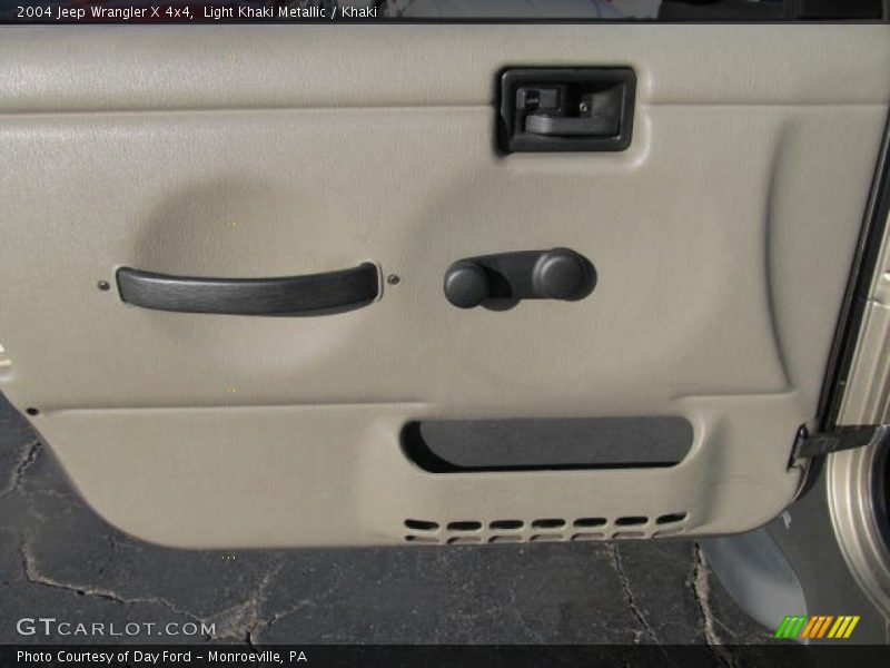Light Khaki Metallic / Khaki 2004 Jeep Wrangler X 4x4
