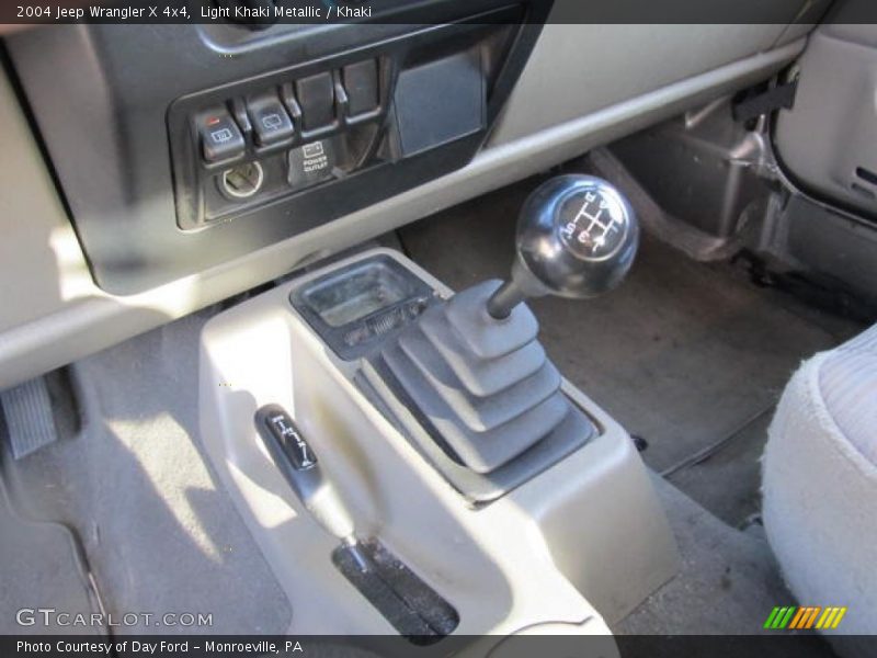 Light Khaki Metallic / Khaki 2004 Jeep Wrangler X 4x4