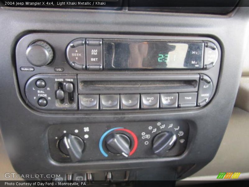 Light Khaki Metallic / Khaki 2004 Jeep Wrangler X 4x4