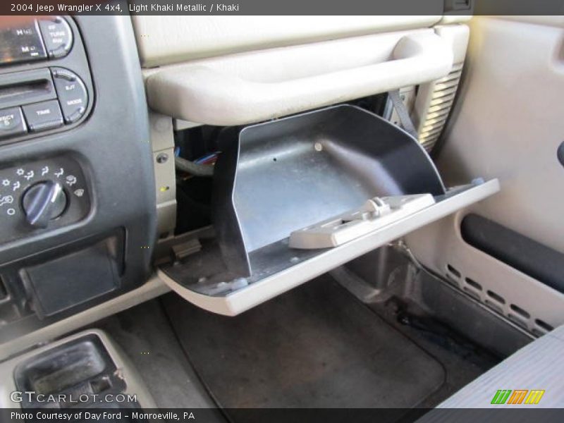 Light Khaki Metallic / Khaki 2004 Jeep Wrangler X 4x4
