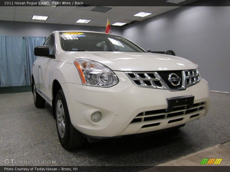 Pearl White / Black 2011 Nissan Rogue S AWD