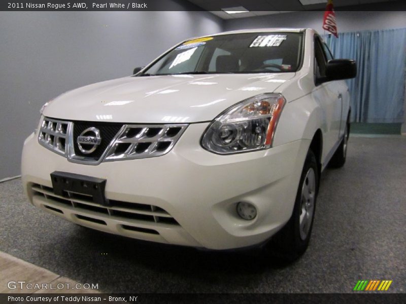 Pearl White / Black 2011 Nissan Rogue S AWD