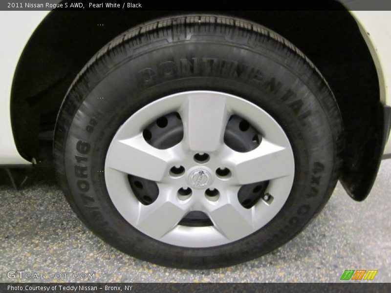 Pearl White / Black 2011 Nissan Rogue S AWD