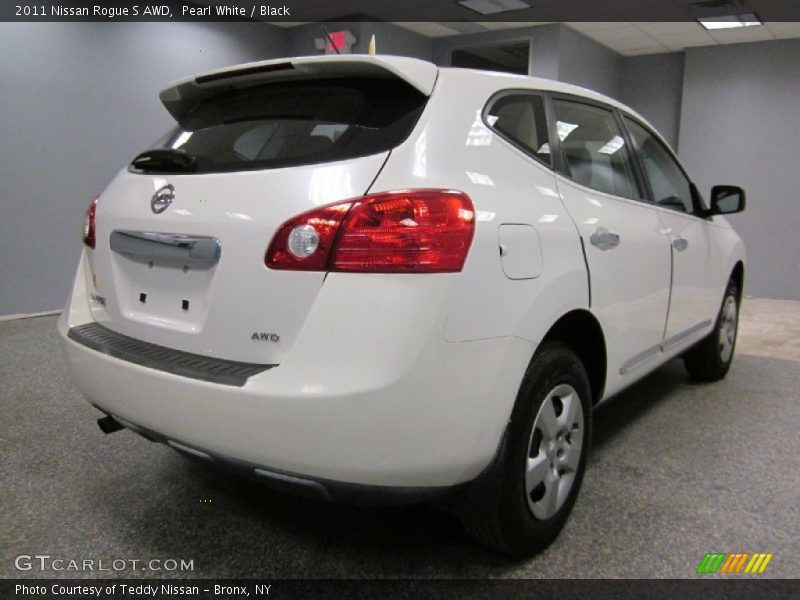 Pearl White / Black 2011 Nissan Rogue S AWD