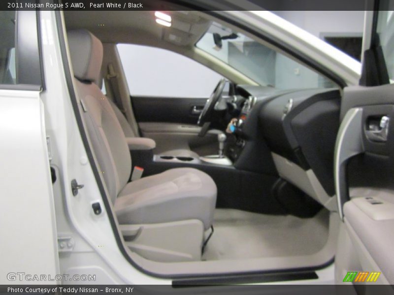 Pearl White / Black 2011 Nissan Rogue S AWD