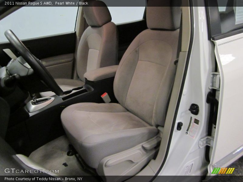 Pearl White / Black 2011 Nissan Rogue S AWD