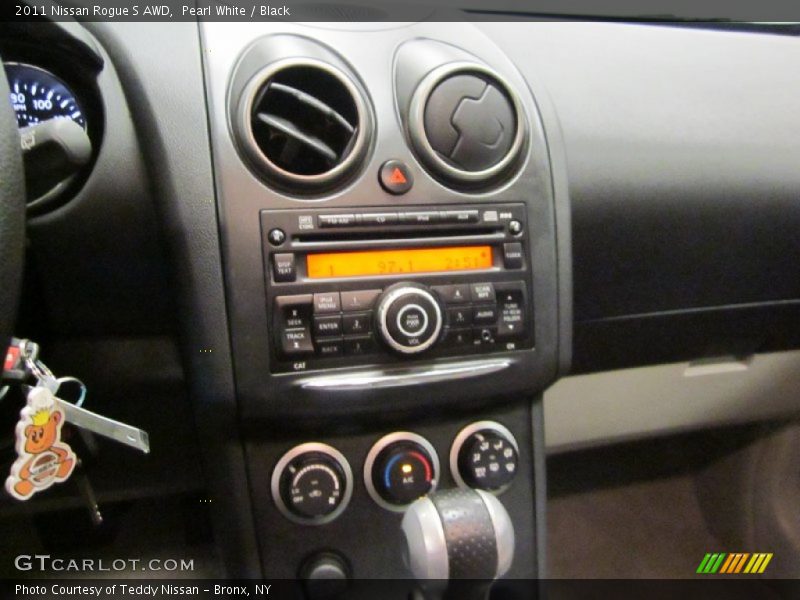 Pearl White / Black 2011 Nissan Rogue S AWD