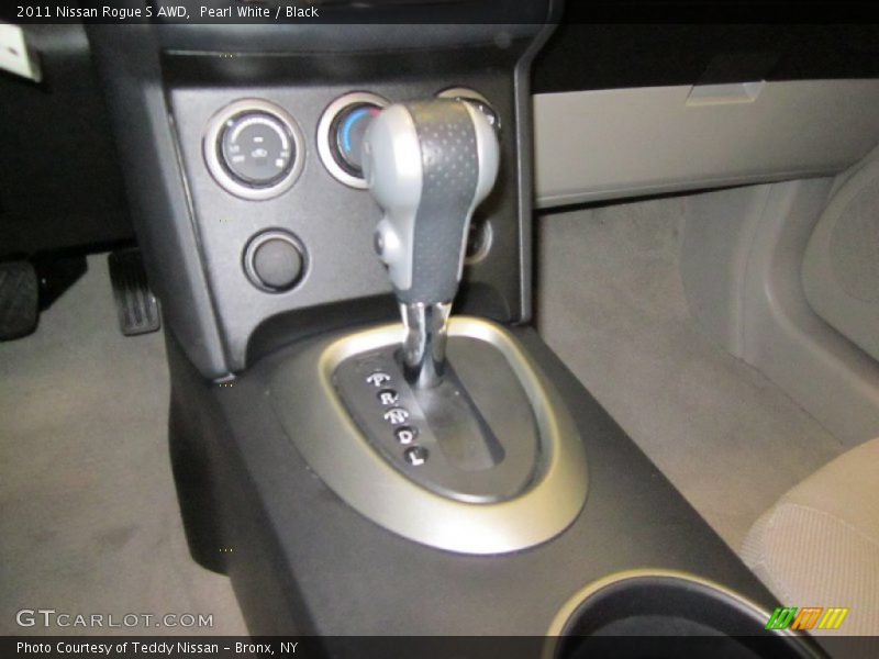 Pearl White / Black 2011 Nissan Rogue S AWD
