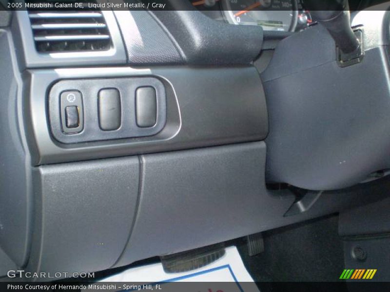 Liquid Silver Metallic / Gray 2005 Mitsubishi Galant DE
