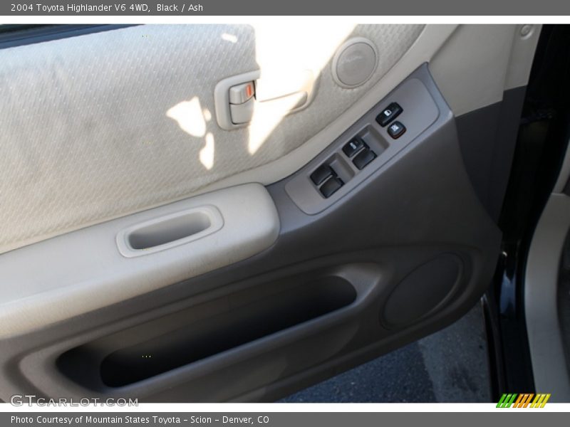 Black / Ash 2004 Toyota Highlander V6 4WD