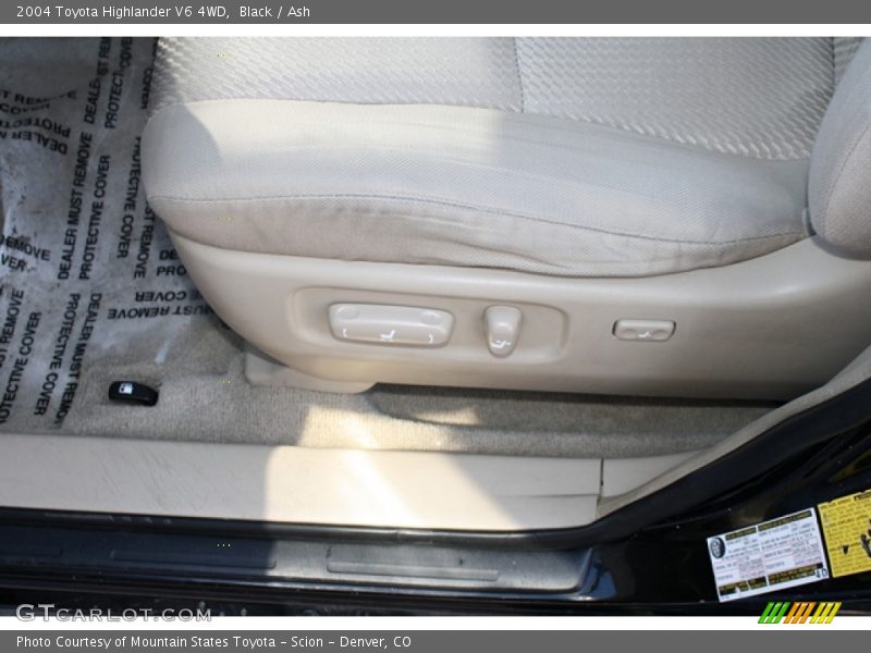 Black / Ash 2004 Toyota Highlander V6 4WD