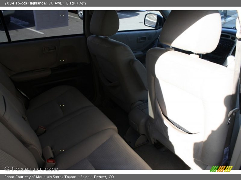 Black / Ash 2004 Toyota Highlander V6 4WD
