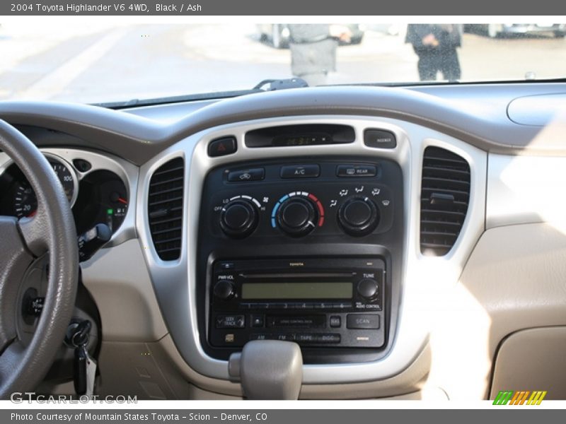 Black / Ash 2004 Toyota Highlander V6 4WD
