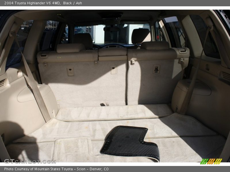 Black / Ash 2004 Toyota Highlander V6 4WD