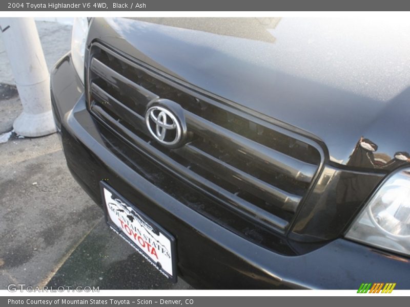 Black / Ash 2004 Toyota Highlander V6 4WD