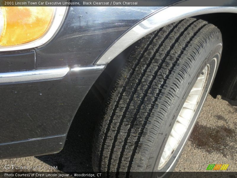 Black Clearcoat / Dark Charcoal 2001 Lincoln Town Car Executive Limousine