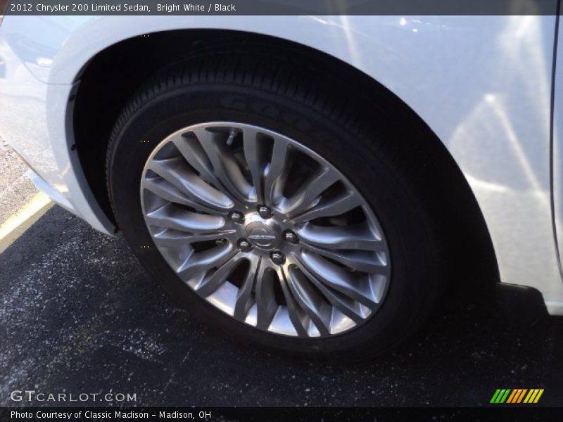 Bright White / Black 2012 Chrysler 200 Limited Sedan