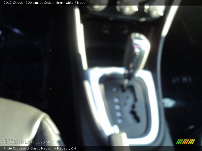 Bright White / Black 2012 Chrysler 200 Limited Sedan