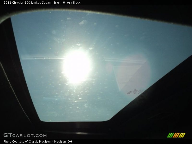 Bright White / Black 2012 Chrysler 200 Limited Sedan