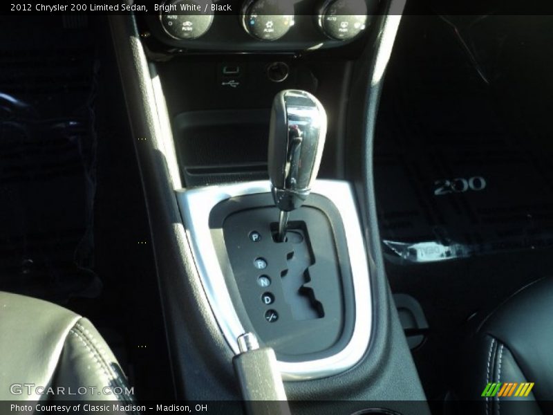 Bright White / Black 2012 Chrysler 200 Limited Sedan