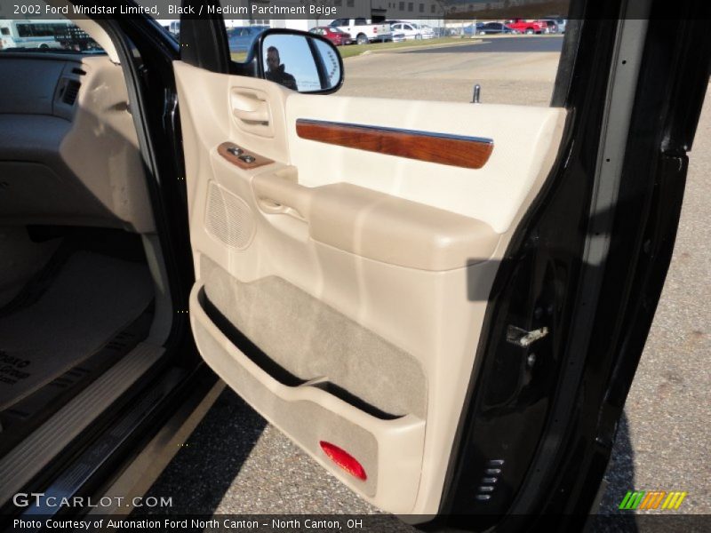 Black / Medium Parchment Beige 2002 Ford Windstar Limited
