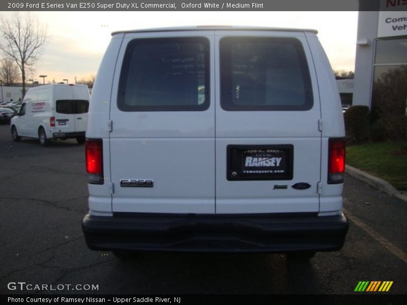 Oxford White / Medium Flint 2009 Ford E Series Van E250 Super Duty XL Commercial