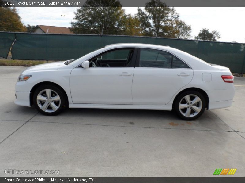 Super White / Ash 2011 Toyota Camry SE