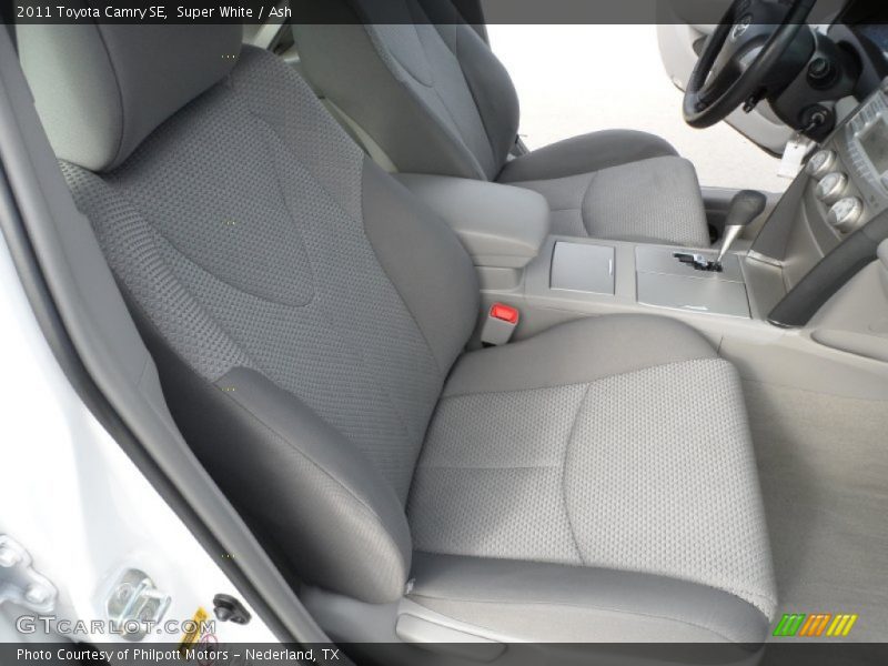Super White / Ash 2011 Toyota Camry SE