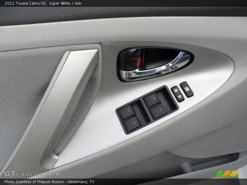 Super White / Ash 2011 Toyota Camry SE