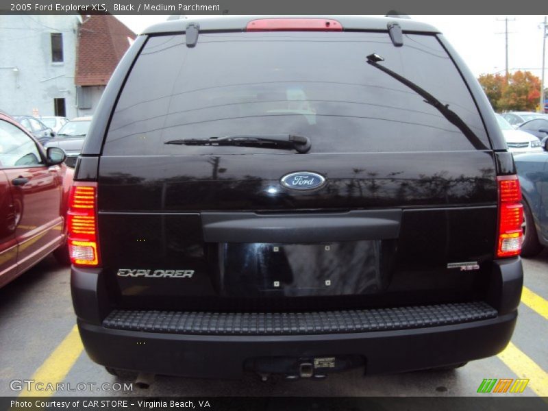 Black / Medium Parchment 2005 Ford Explorer XLS