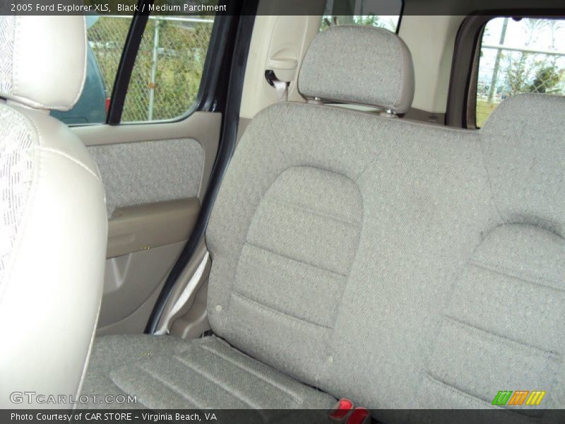 Black / Medium Parchment 2005 Ford Explorer XLS